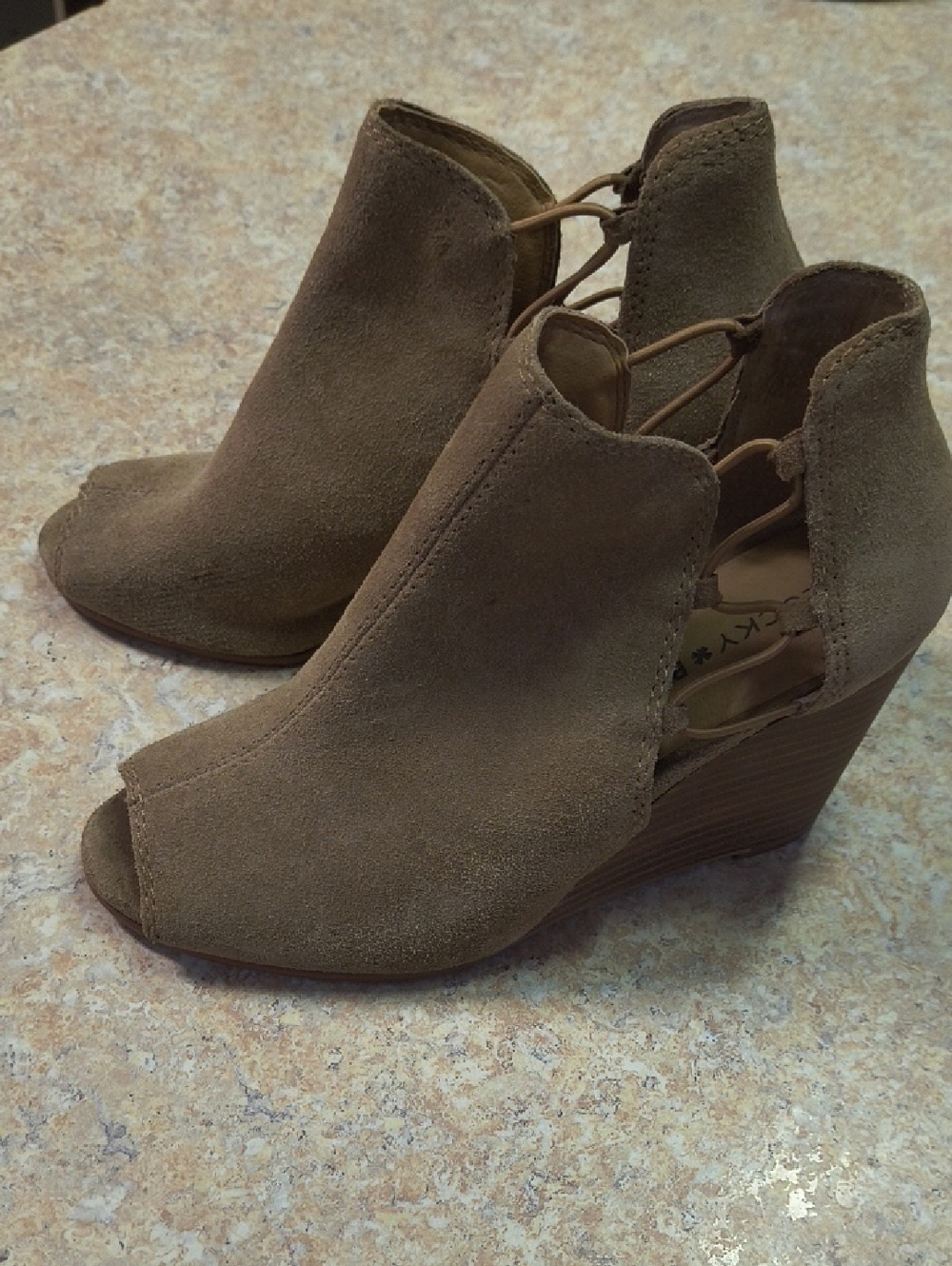 Lucky Brand Open-Toe Suede Wedge Booties in Brown Size 6.5 GUC.